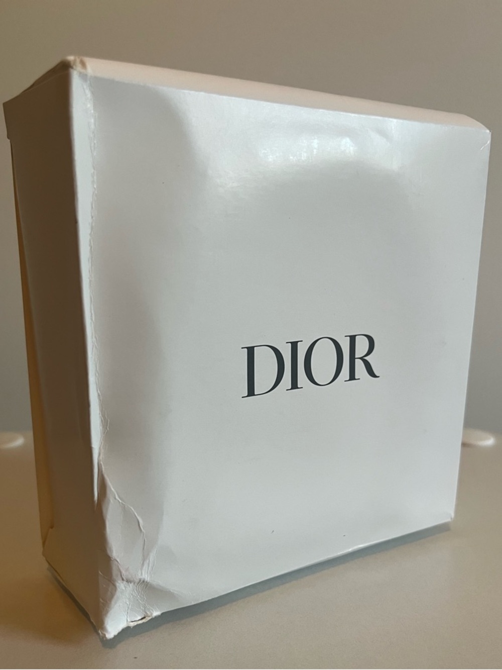 Authentic Dior Beauty Pink & Gold Embroidered Butterfly Round Mesh Makeup Pouch - Picture 9 of 10